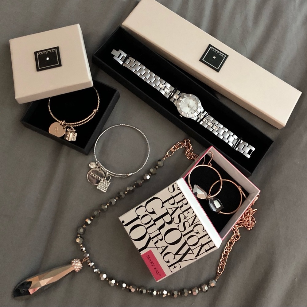 5 Piece Random Jewelry Lot Watch Necklace Bracelet